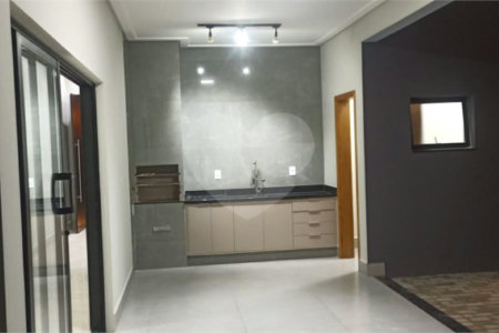 Casa à venda com 3 quartos, sendo 1 suíte, no condomínio Lagos D´icaraí, Salto - SP