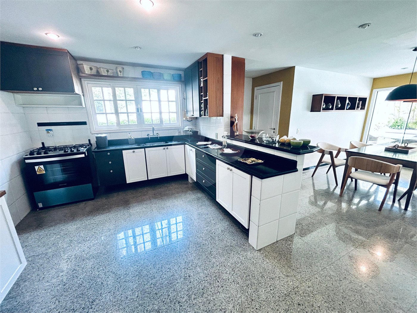 Casa à venda com 8 quartos, sendo 7 suítes, em Barra da Tijuca, Rio de Janeiro, RJ