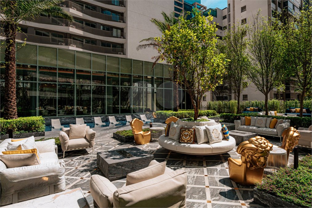 Apartamento à venda com 3 suítes em Moema, São Paulo, SP