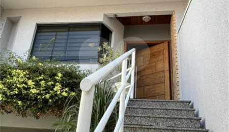 Sobrado à venda com 4 quartos, sendo 1 suíte,  em Vila Floresta, Santo André, SP