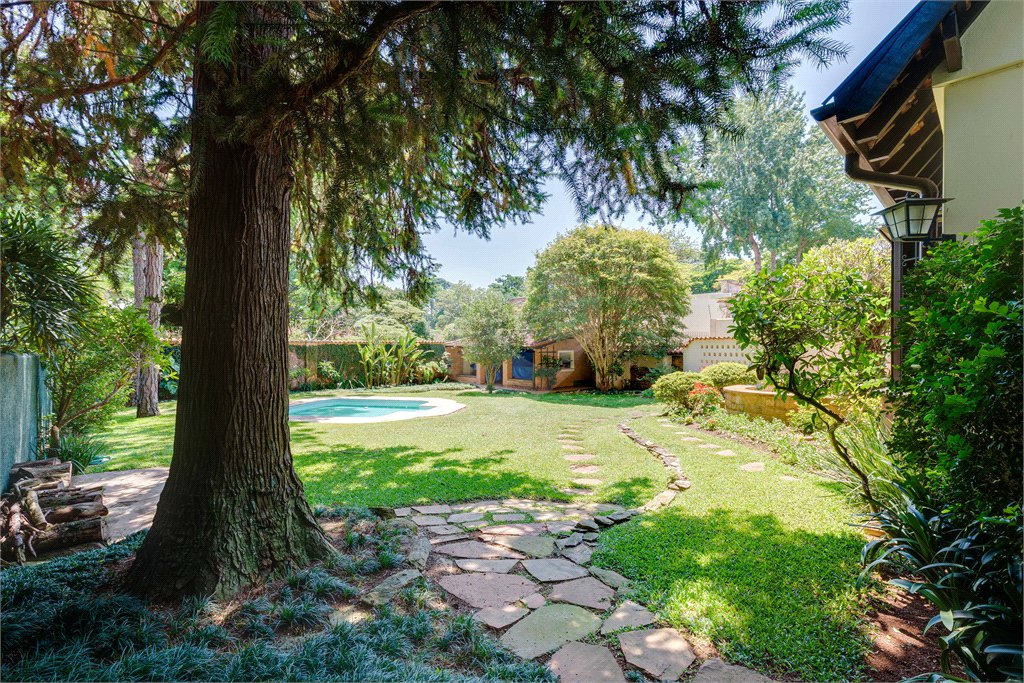 Casa à venda com 4 quartos, sendo 1 suíte, em Alto da Boa Vista, São Paulo, SP