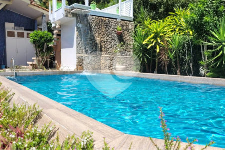 Casa à venda com 4 quartos, sendo 2 suítes, no Centro, Santa Cruz Cabrália, BA