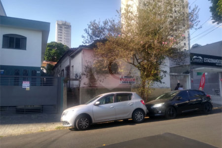 Casa à venda com 4 quartos, sendo 1 suíte, em Alto da Boa Vista, São Paulo, SP