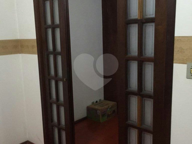 Casa à venda com 4 quartos, sendo 1 suíte,  em Jardim das Laranjeiras, São Paulo, SP