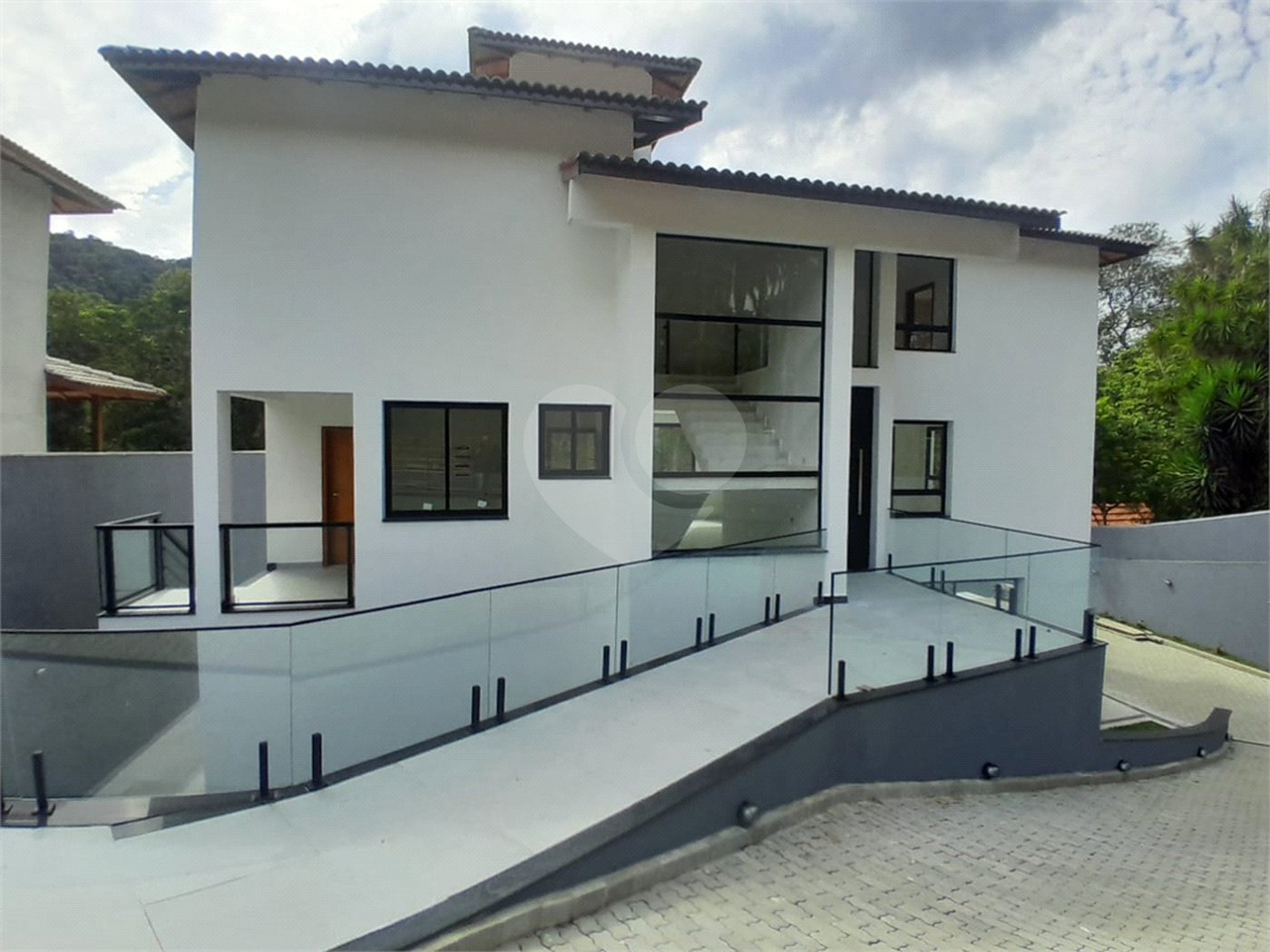 Casa à venda ou para alugar com 3 suítes no condomínio Sausalito, Mairiporã - SP