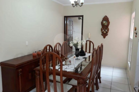 Sobrado à venda com 3 quartos, sendo 1 suíte,  em Chácara Jafet, Mogi das Cruzes, SP