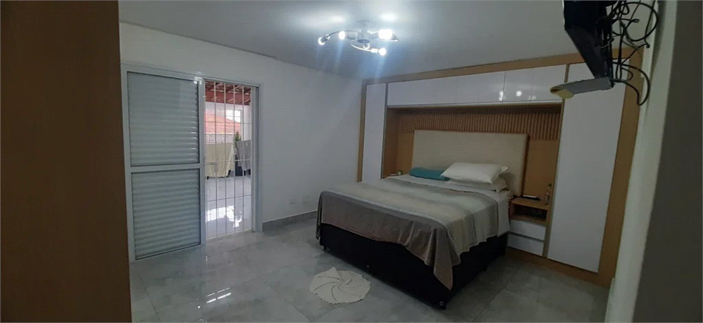 Sobrado à venda com 3 quartos, sendo 1 suíte, em Jardim Sarah, São Paulo, SP