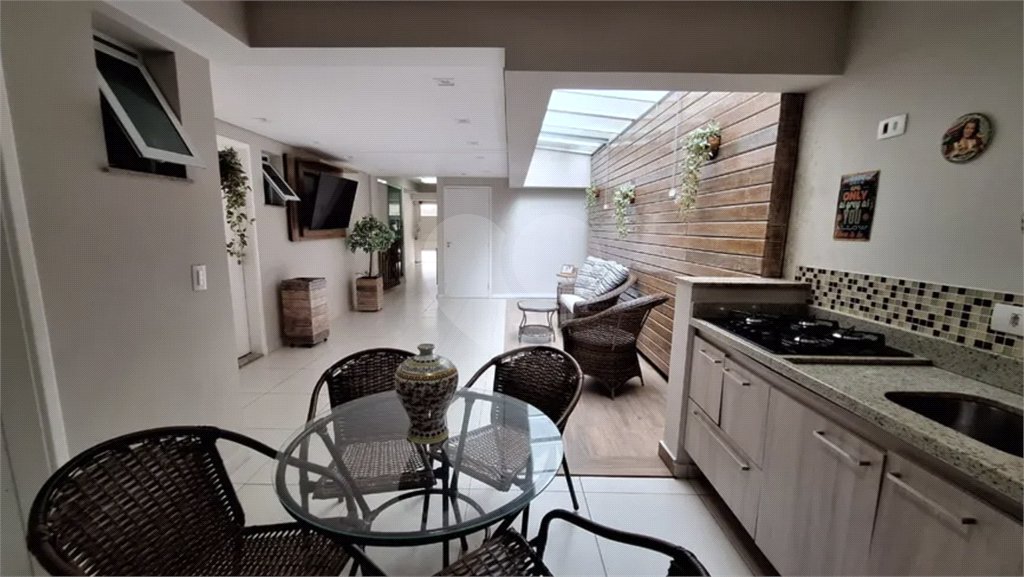 Casa à venda com 5 quartos, sendo 2 suítes,  no condomínio Floradas da Serra, São Paulo - SP