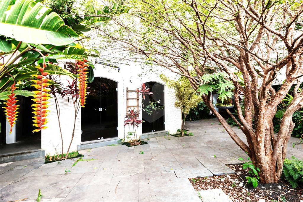Casa à venda com 4 quartos, sendo 1 suíte, em Jardim das Bandeiras, São Paulo, SP