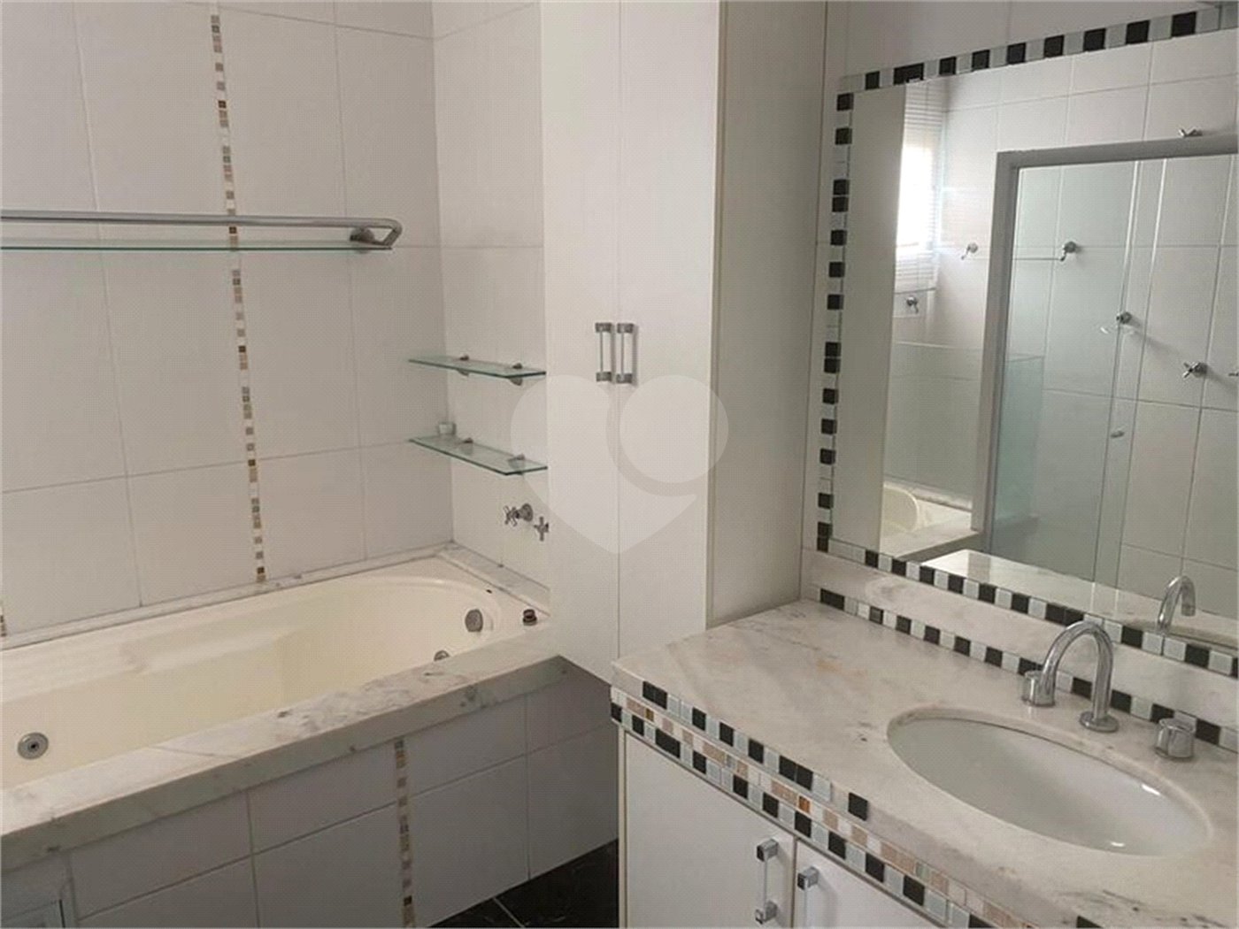 Casa à venda com 3 quartos, sendo 1 suíte, no condomínio Portal das Acacias, Indaiatuba - SP
