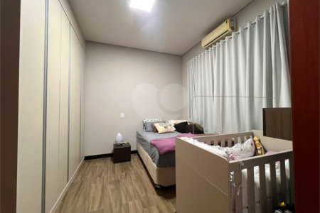 Casa à venda com 3 quartos, sendo 2 suítes, no condomínio Terras de Mont Serrat, Salto - SP