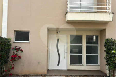 Casa à venda com 3 quartos, sendo 1 suíte, no condomínio Recanto das Araucárias, Suzano - SP