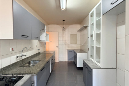 Apartamento à venda com 3 quartos, sendo 1 suíte, em Alto da Boa Vista, São Paulo, SP
