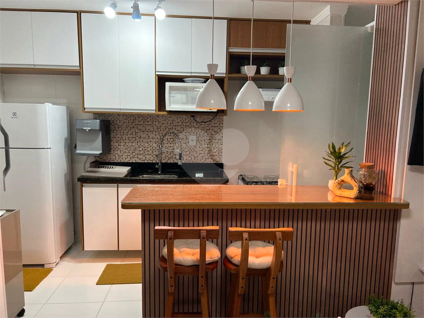 Apartamento à venda com 2 quartos, sendo 1 suíte, no Centro, Mongaguá, SP