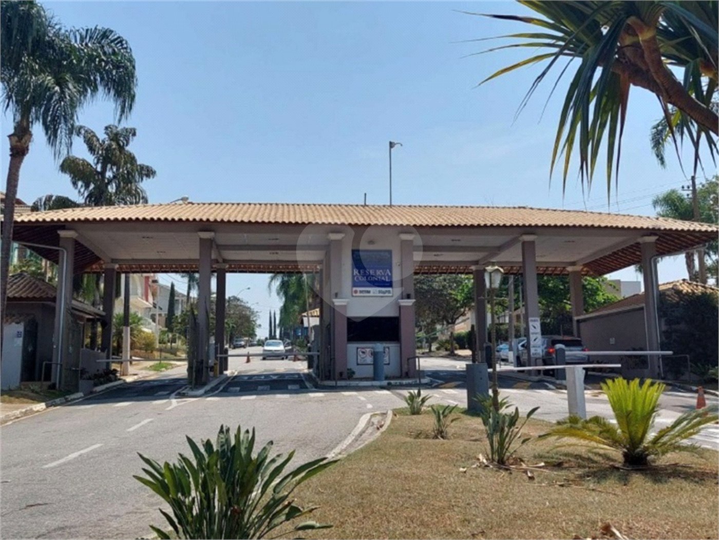 Casa à venda com 4 suítes no condomínio Reserva Colonial, Valinhos - SP