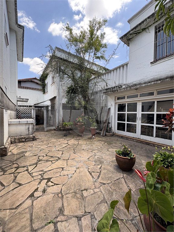 Sobrado à venda com 6 quartos, sendo 1 suíte, em Vila Nova Conceição, São Paulo, SP