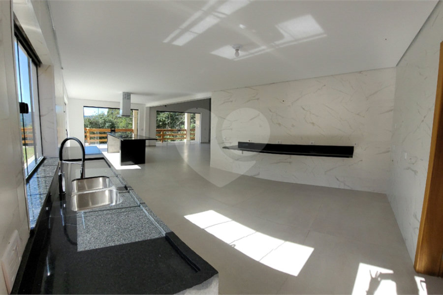 Casa à venda com 4 suítes no condomínio Sausalito, Mairiporã - SP