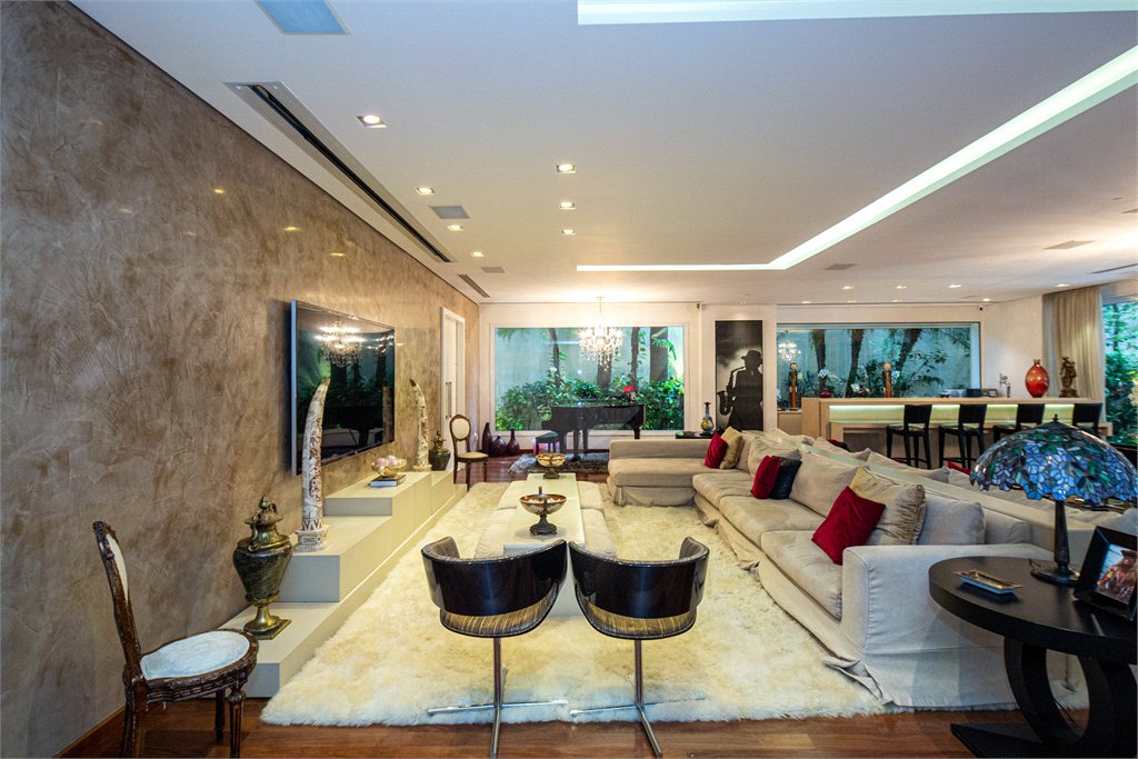 Casa à venda com 5 suítes em Jardim Cordeiro, São Paulo, SP