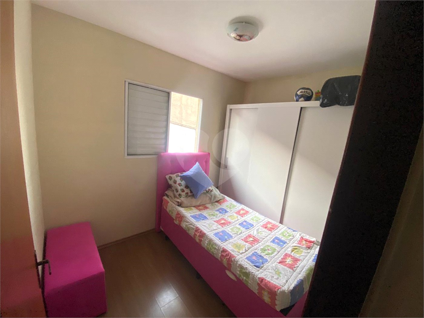 Casa à venda com 3 quartos, sendo 1 suíte, no condomínio Regina, São Paulo - SP