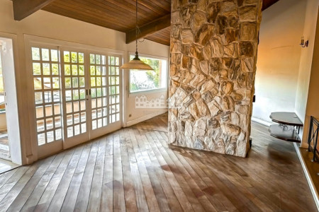 Casa à venda com 4 suítes em Vila Petrópolis, Atibaia, SP