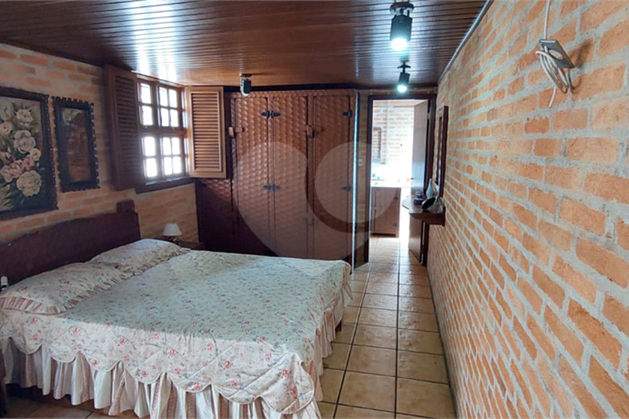 Casa à venda com 3 quartos, sendo 2 suítes, no condomínio Alpes de Caieiras, Caieiras - SP