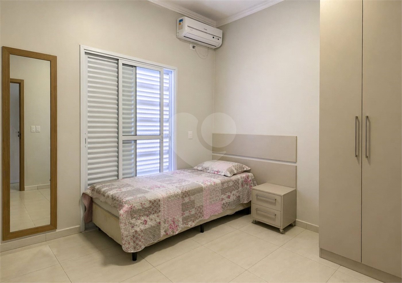 Casa à venda com 3 quartos, sendo 1 suíte, no condomínio Golden Park Residence, Sorocaba - SP
