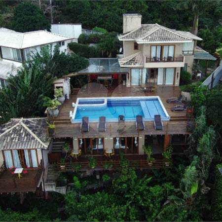 Casa à venda com 5 quartos, sendo 4 suítes,  em Albatroz, Armação dos Búzios, RJ