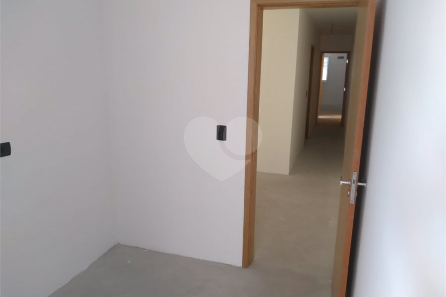 Sobrado à venda com 3 suítes em Vila Nivi, São Paulo, SP