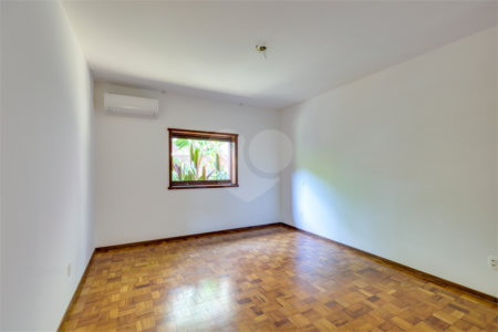 Casa Térrea à venda com 3 quartos, sendo 1 suíte, em Alto da Boa Vista, São Paulo, SP