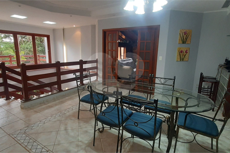 Sobrado à venda com 4 quartos, sendo 3 suítes, em Serra da Cantareira, Mairiporã, SP