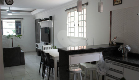 Casa à venda com 2 quartos, sendo 1 suíte,  no Centro, Mairinque, SP