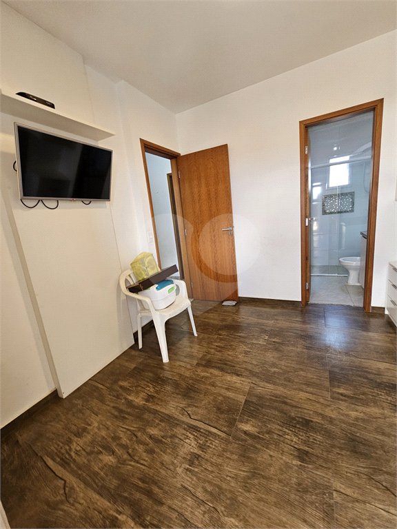 Sobrado à venda com 3 quartos, sendo 1 suíte,  em Vila Nivi, São Paulo, SP