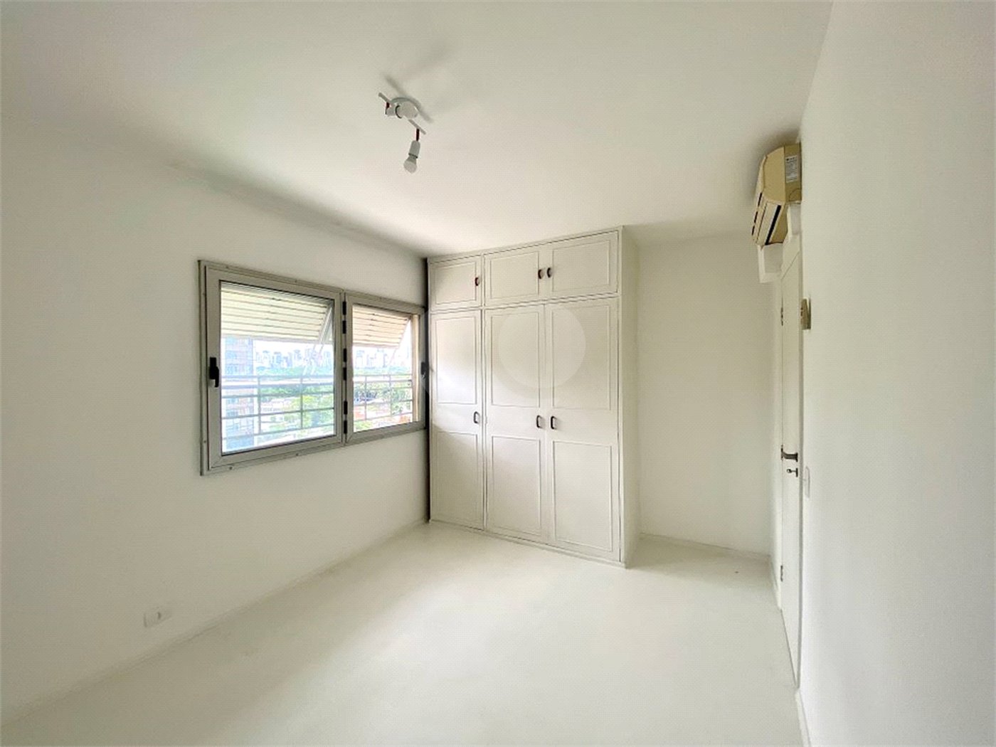 Apartamento para alugar com 3 quartos, sendo 1 suíte, em Jardim Europa, São Paulo, SP