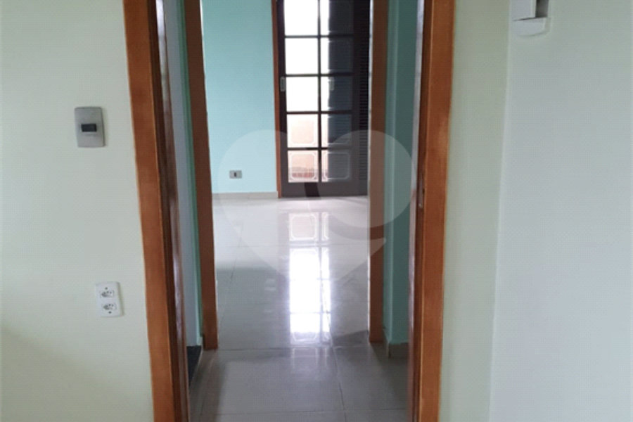 Casa à venda com 3 quartos, sendo 2 suítes, no condomínio Residencial Jardim Lago da Cantareira, Mairiporã - SP