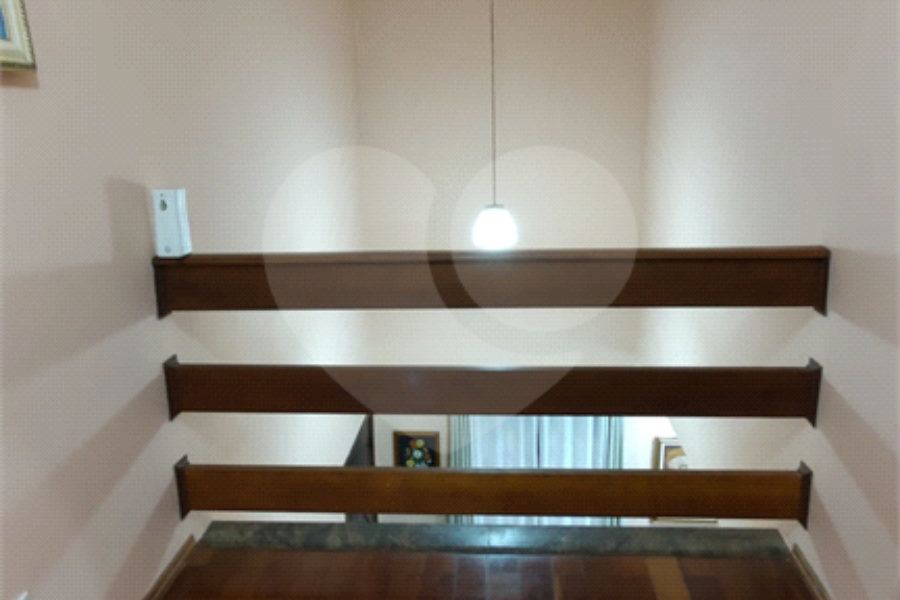 Casa à venda com 4 quartos, sendo 1 suíte, no condomínio Parque Suiça, Caieiras - SP