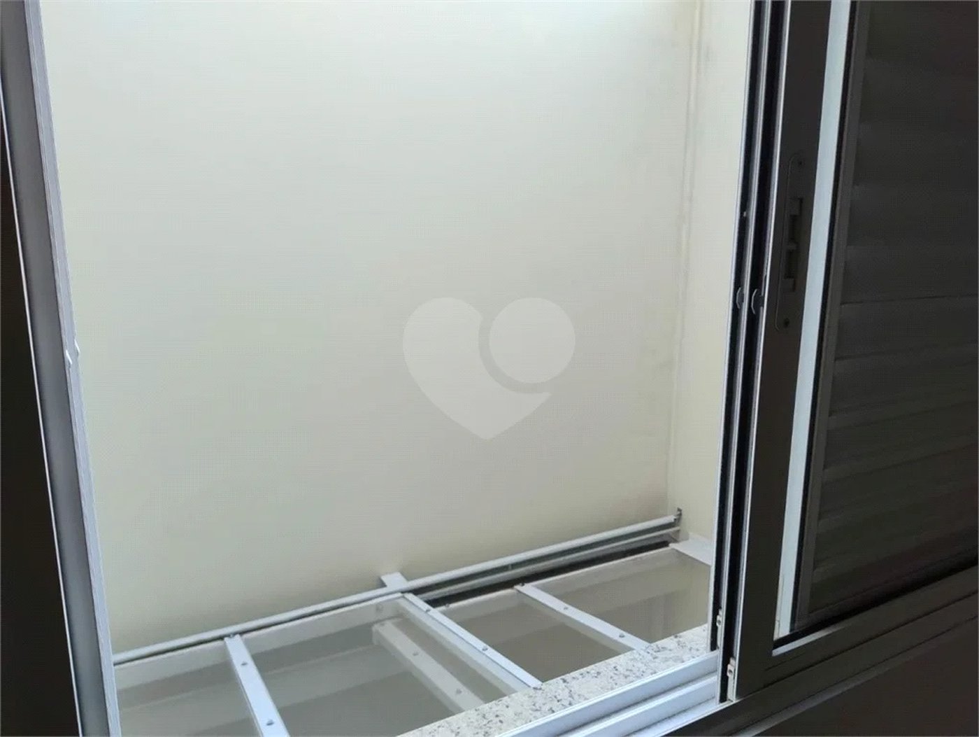 Vende-se Sobrado com 2 Suítes em Condomínio Fechado – Vila Ré