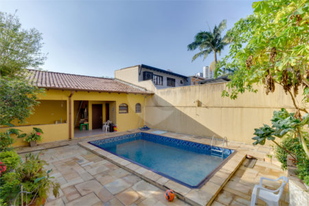 Sobrado à venda com 4 quartos, sendo 1 suíte, em Alto da Boa Vista, São Paulo, SP