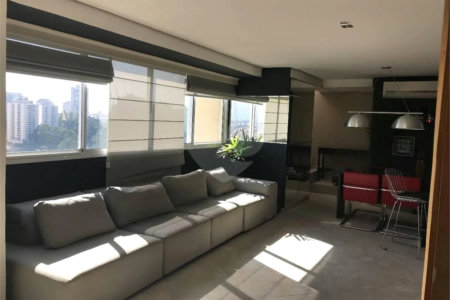 Cobertura à venda com 3 quartos, sendo 1 suíte,  em Vila Andrade, São Paulo, SP