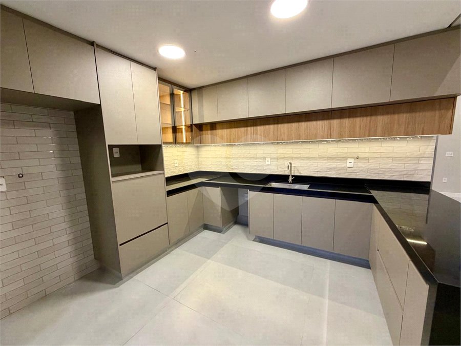 Casa à venda com 3 suítes no condomínio Le France, Sorocaba - SP