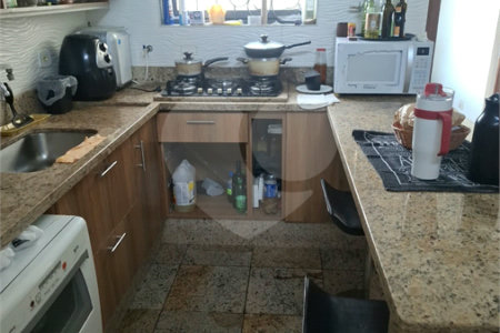 Casa à venda com 3 quartos, sendo 1 suíte,  em Vila Santa Helena, Mogi das Cruzes, SP