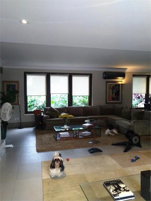 Casa à venda com 4 quartos, sendo 3 suítes, em Vila Tramontano, São Paulo, SP