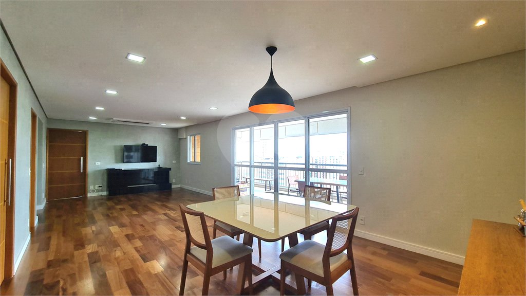 Apartamento à venda ou para alugar com 3 quartos, sendo 2 suítes, em Pinheiros, São Paulo, SP