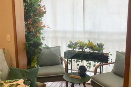 Apartamento à venda com 2 quartos, sendo 1 suíte,  em Jardim Rosa de Franca, Guarulhos, SP
