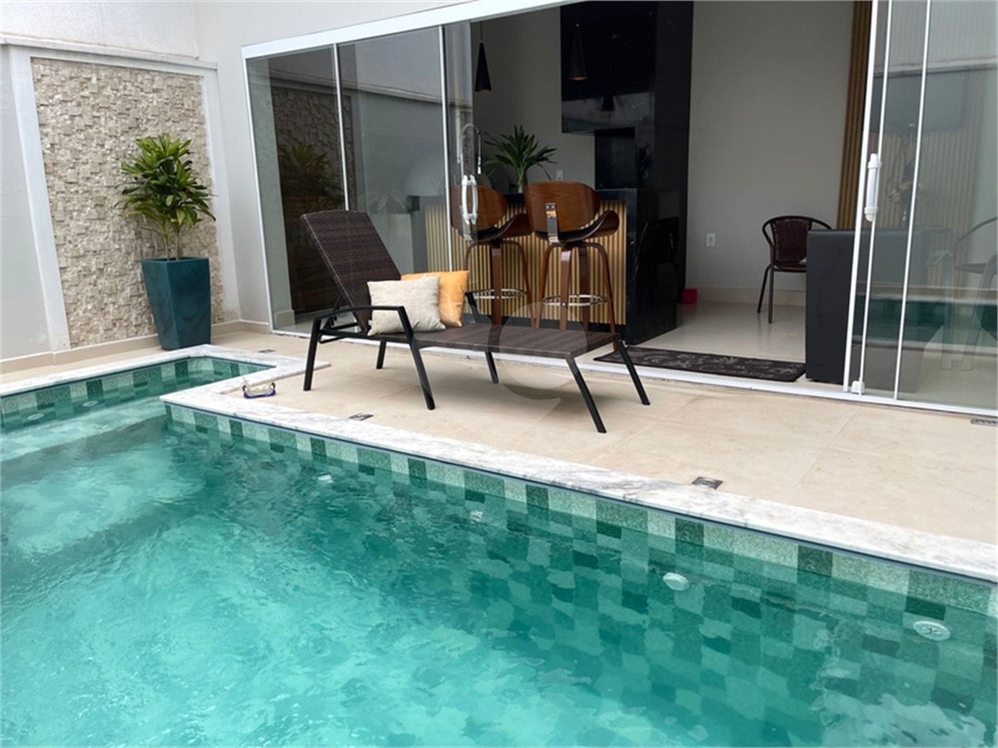 Casa à venda com 3 quartos, sendo 1 suíte, no condomínio Horto Florestal III, Sorocaba - SP