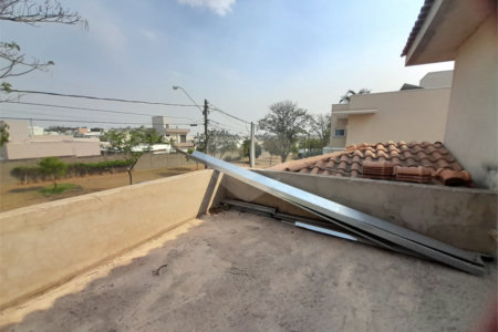 Casa em Construção com Área Gourmet e Piscina no Condomínio Damha II