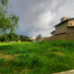 Lindo terreno de 450m², localizado no Condomínio Vilaggio Caprirccio