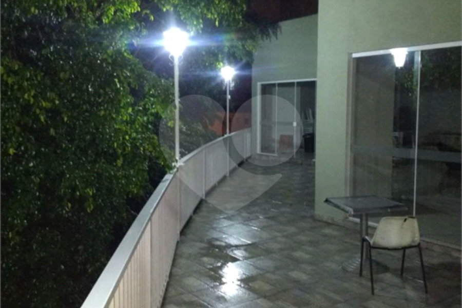 Casa à venda com 5 quartos, sendo 4 suítes, no condomínio Village St. Louis, São Paulo - SP
