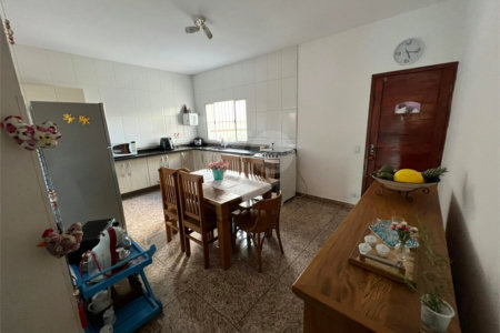 Sobrado à venda com 4 quartos, sendo 2 suítes,  em Nova Cerejeira, Atibaia, SP