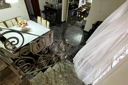 Sobrado à venda com 5 quartos, sendo 1 suíte,  em Cidade Alta, Cuiabá, MT