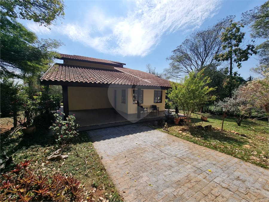 Casa à venda com 4 quartos, sendo 2 suítes, em Bosque, Vinhedo, SP